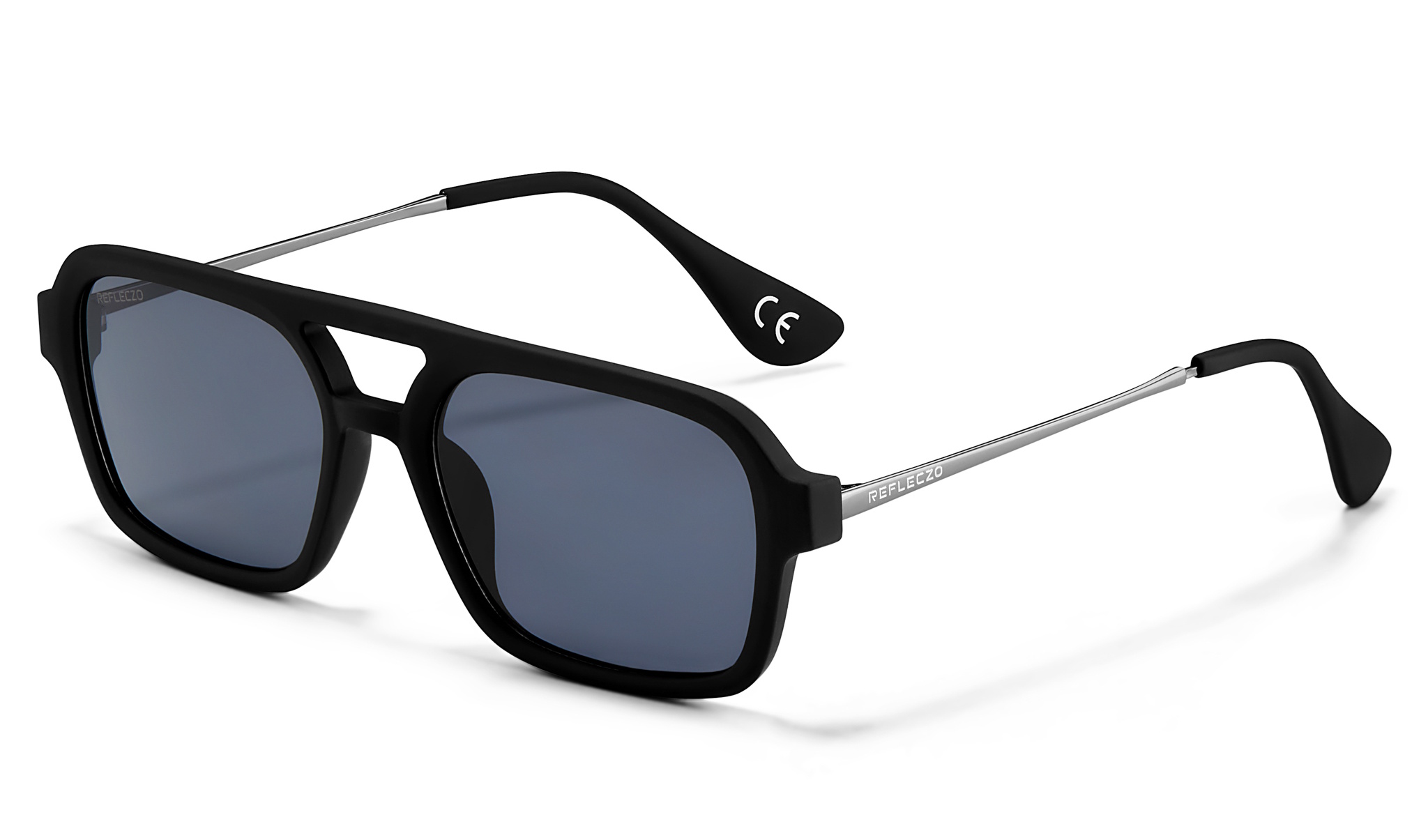 Alternative view of Pilot Pretos