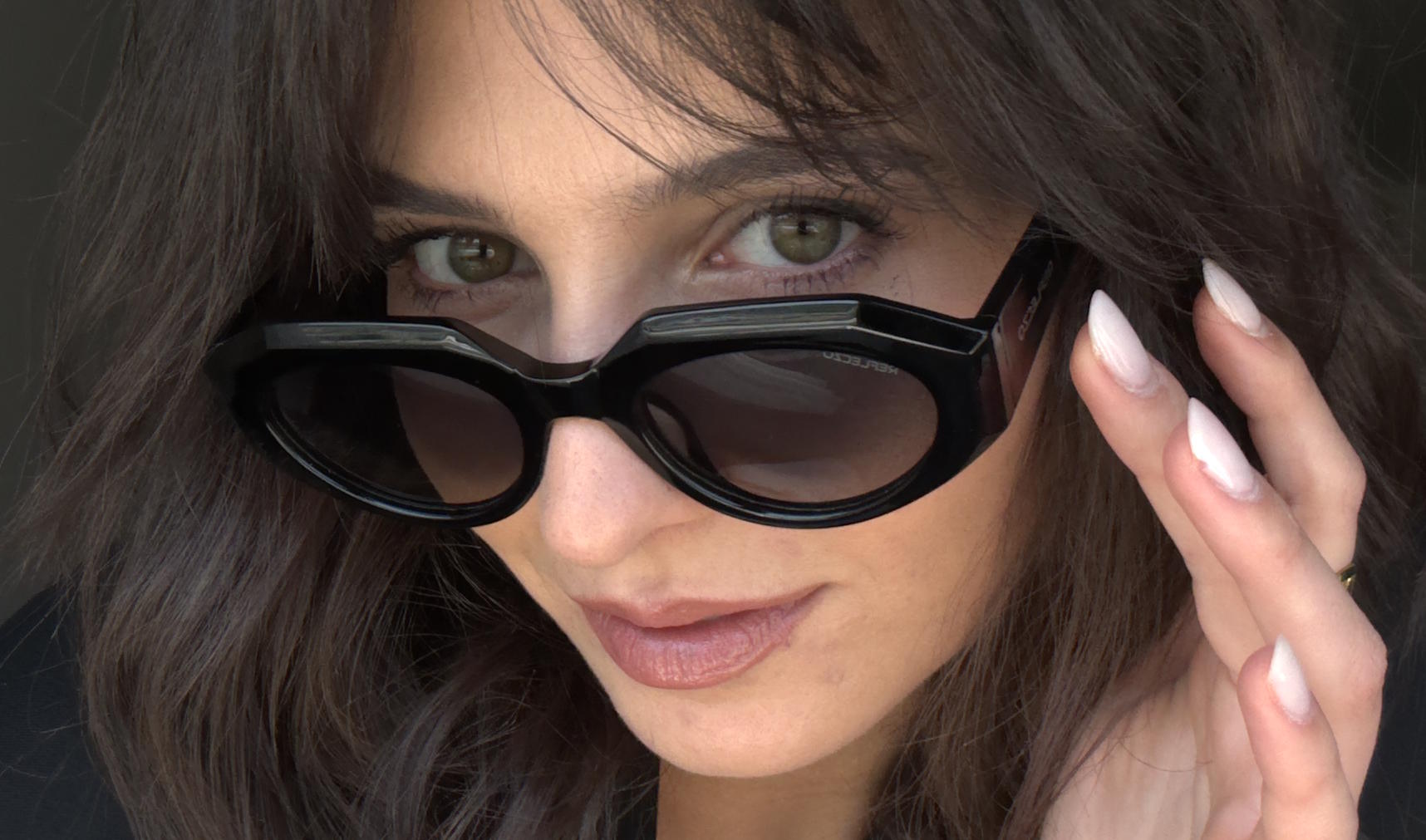 Alternative view of Aura Pretos